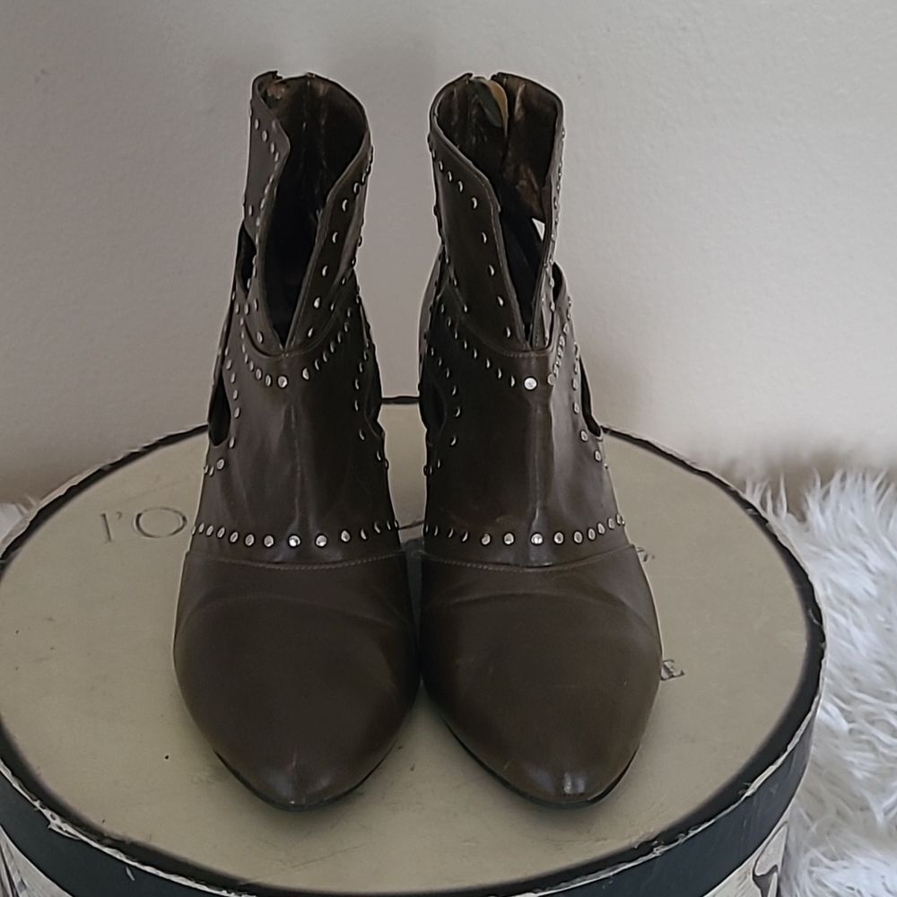 Vegan Leather cut out ankel boots - Picture 4 of 13